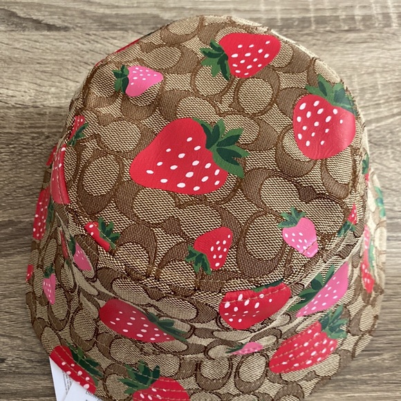 🍓Coach Signature Wild Strawberry Bucket Hat NTW - Picture 8 of 11